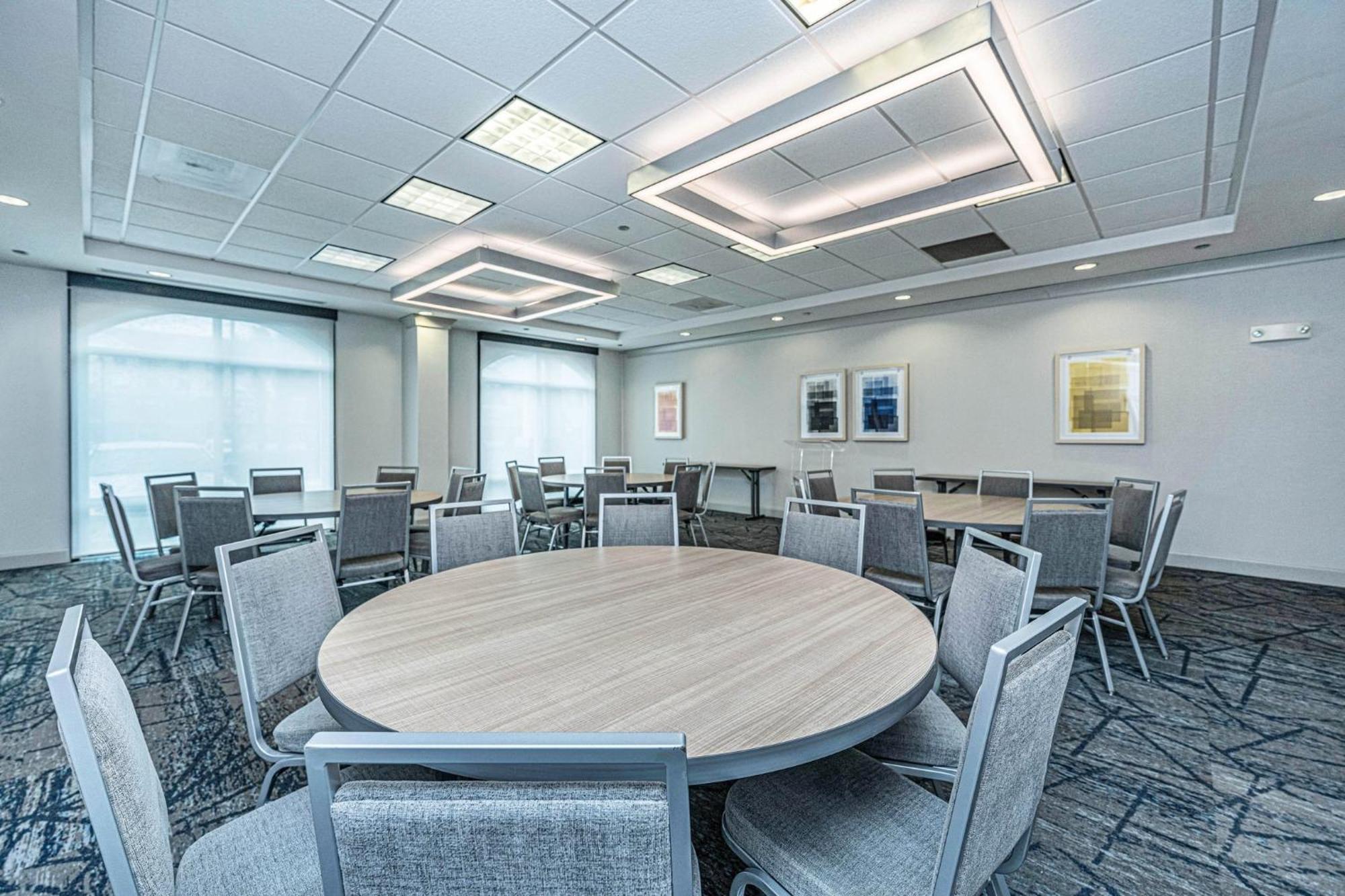 Holiday Inn Express & Suites Charleston Arpt-Conv Ctr Area By Ihg North Charleston Eksteriør billede