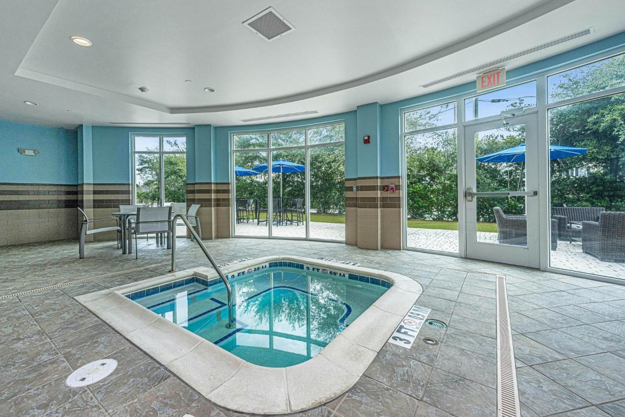 Holiday Inn Express & Suites Charleston Arpt-Conv Ctr Area By Ihg North Charleston Eksteriør billede