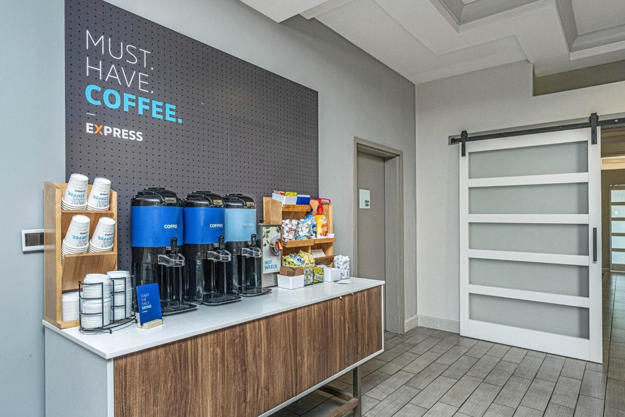 Holiday Inn Express & Suites Charleston Arpt-Conv Ctr Area By Ihg North Charleston Eksteriør billede